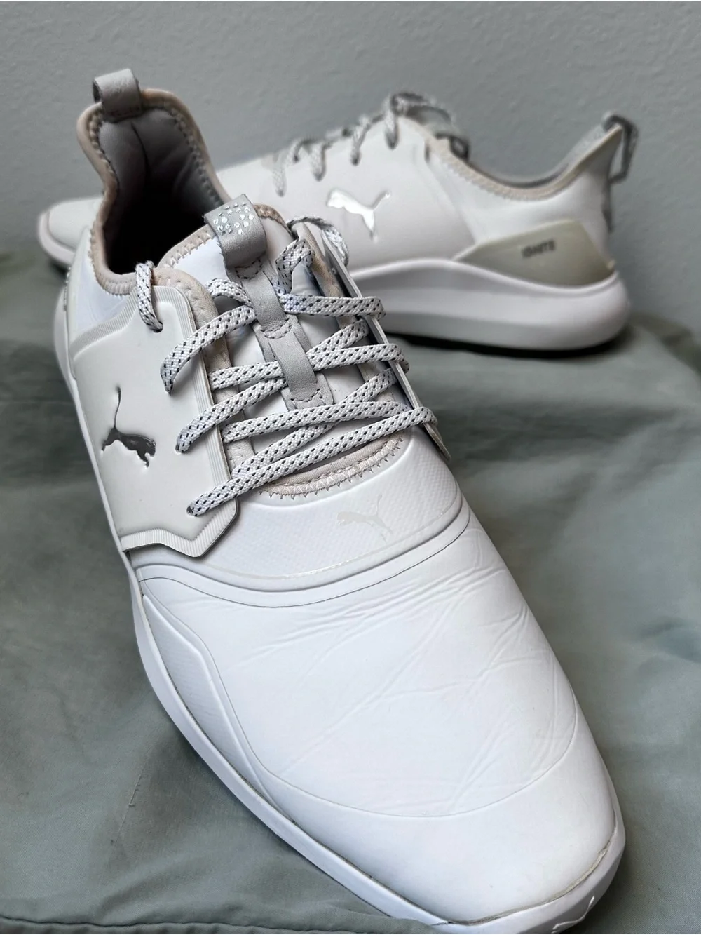 Puma Men's White and Light Gray spike less golf shoe 11